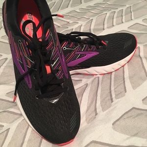 Brooks Adrenaline GTS 19, EUC, size 9.5